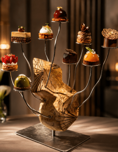 Sculpture en olivier avec neuf supports en rond en inox pour poser des mignardises ou autre